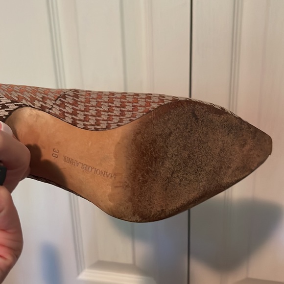 Manolo Blahnik tweed tan pumps size 38! - Picture 5 of 7